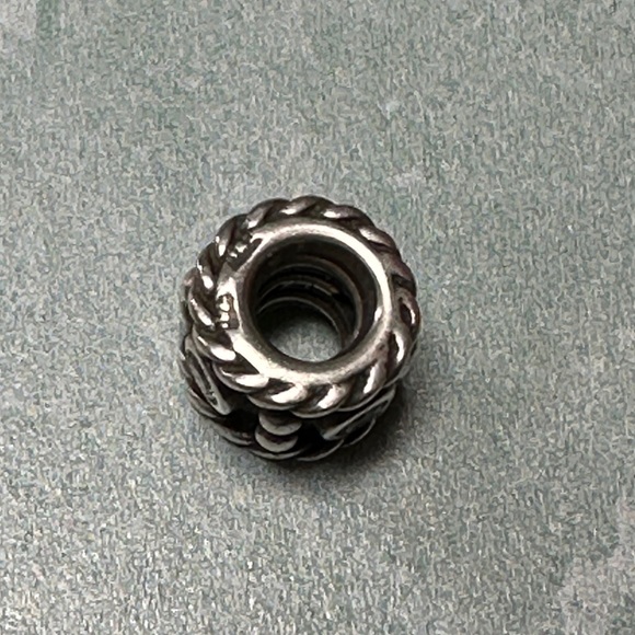 Authentic PANDORA Oxy Crown Charm with Clear Zirconia - Picture 3 of 3